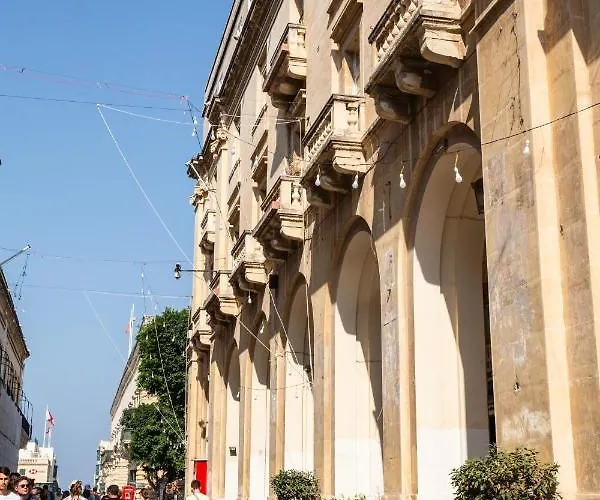 Apartment Stylish 2br Flat By Arco Collection