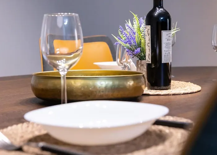 Apartment Stylish 2br Flat By Arco Collection