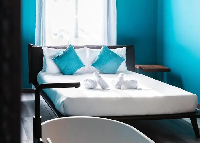 Stylish 2br Flat By Arco Collection 아파트 *