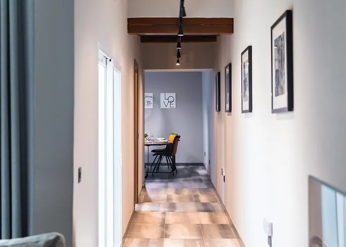 아파트 Stylish 2br Flat By Arco Collection 발레타